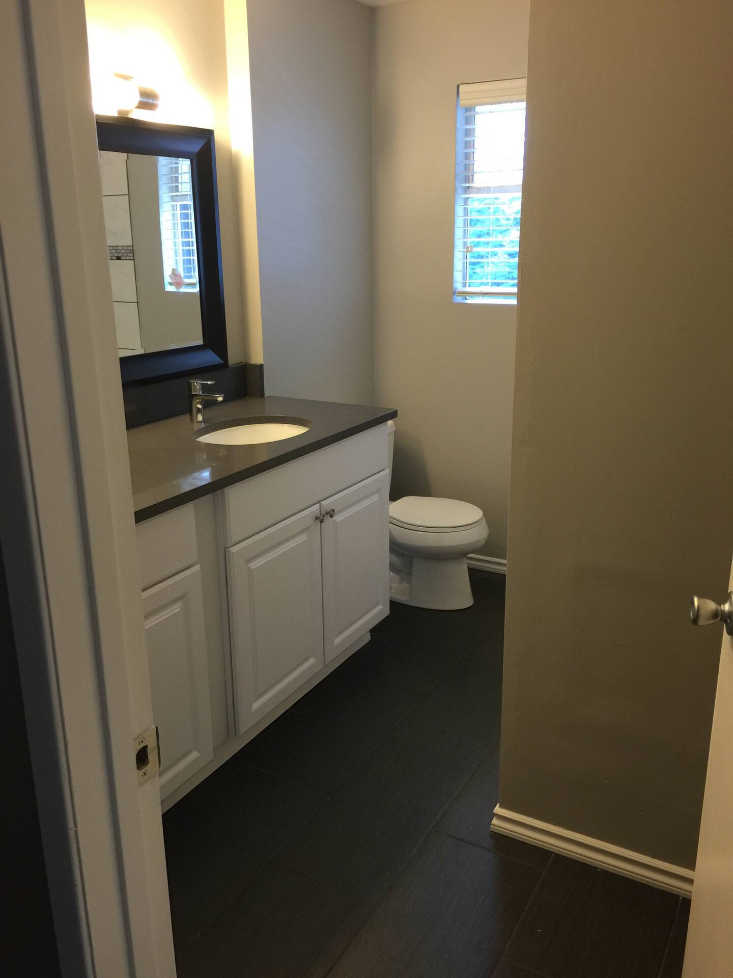 Kennydale Room 5 (Spacious Guest Room w/ TV) — photo 7